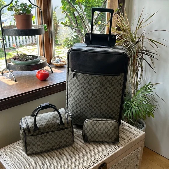 🦁 Gucci GG Supreme Travel Set - Picture 11 of 17